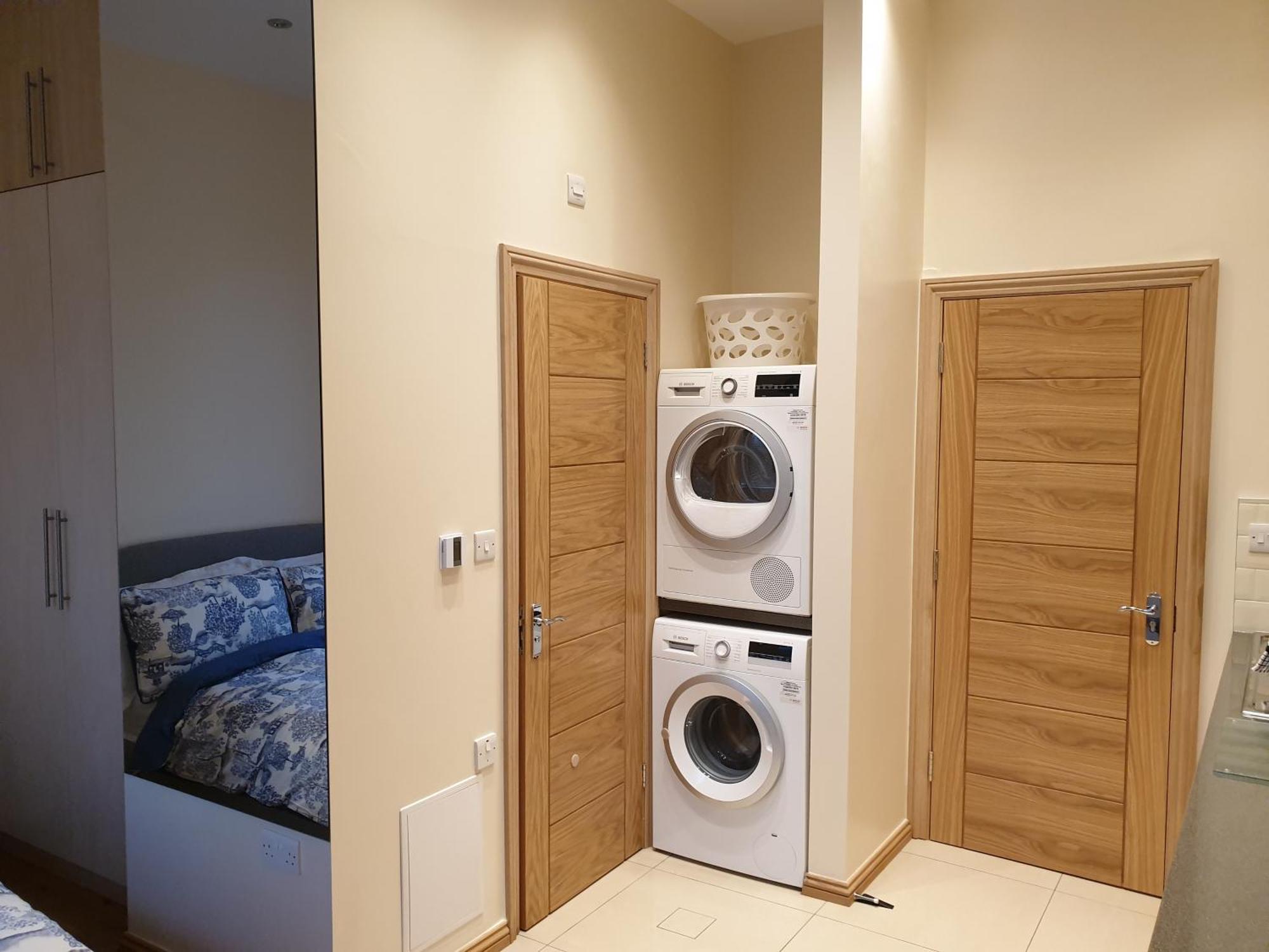 London Luxury Apartments 3 Bedroom Sleeps 8 With 3 Bathrooms 5 Mins Walk To Tube Station Free Parking Ilford Luaran gambar