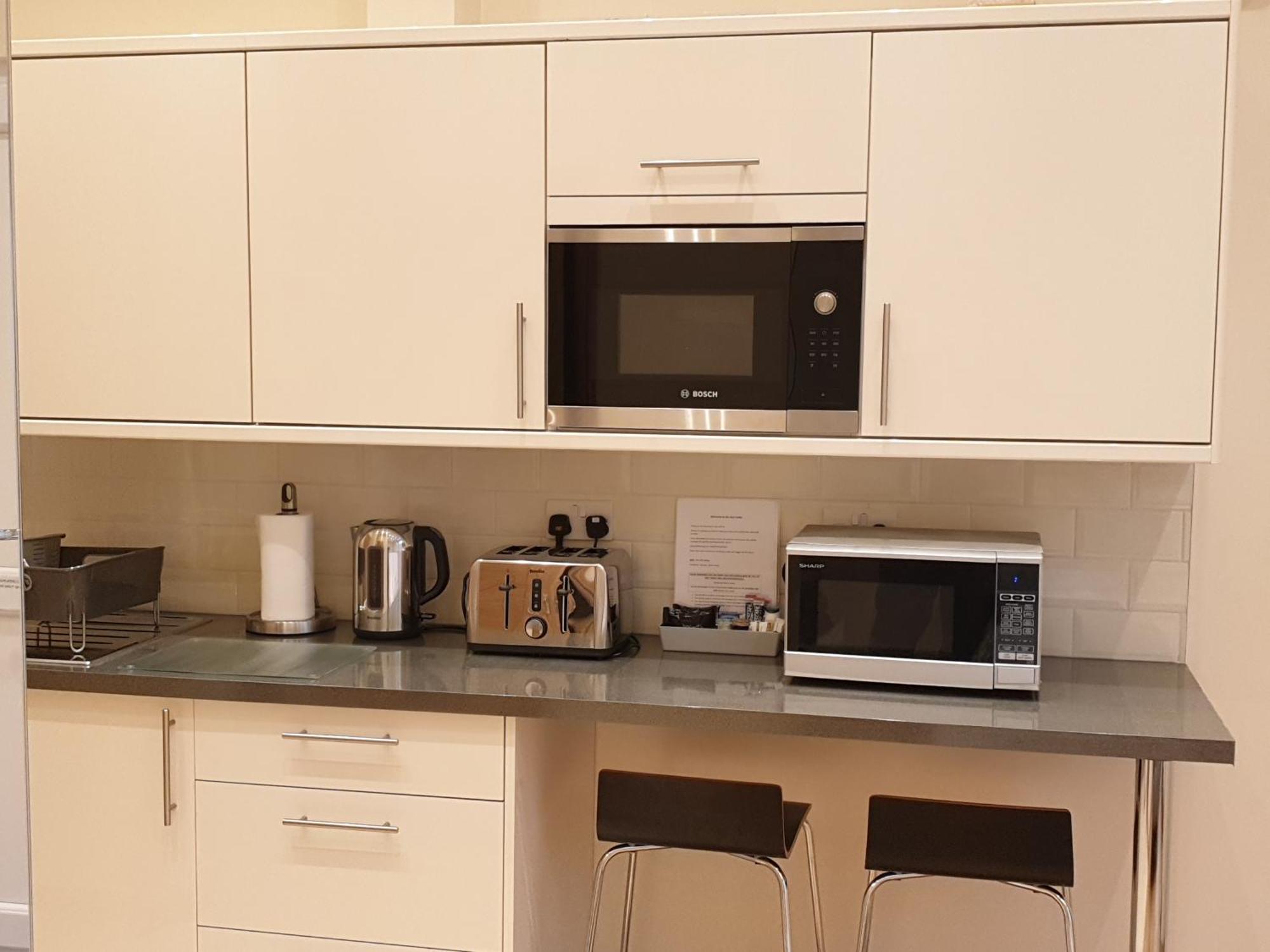 London Luxury Apartments 3 Bedroom Sleeps 8 With 3 Bathrooms 5 Mins Walk To Tube Station Free Parking Ilford Luaran gambar
