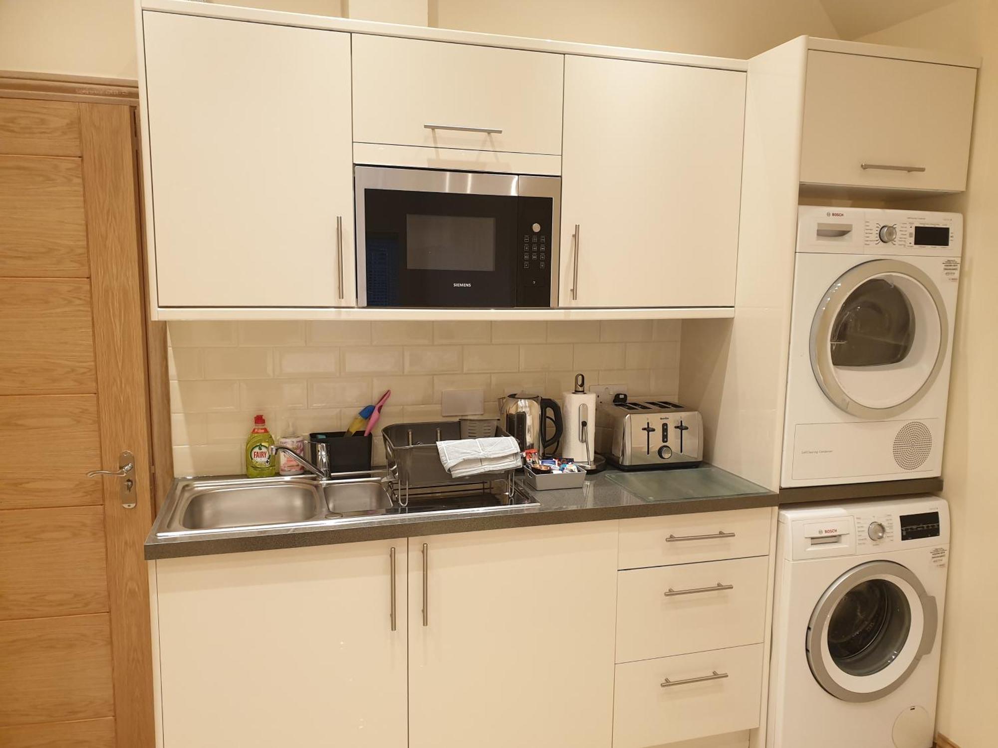 London Luxury Apartments 3 Bedroom Sleeps 8 With 3 Bathrooms 5 Mins Walk To Tube Station Free Parking Ilford Luaran gambar
