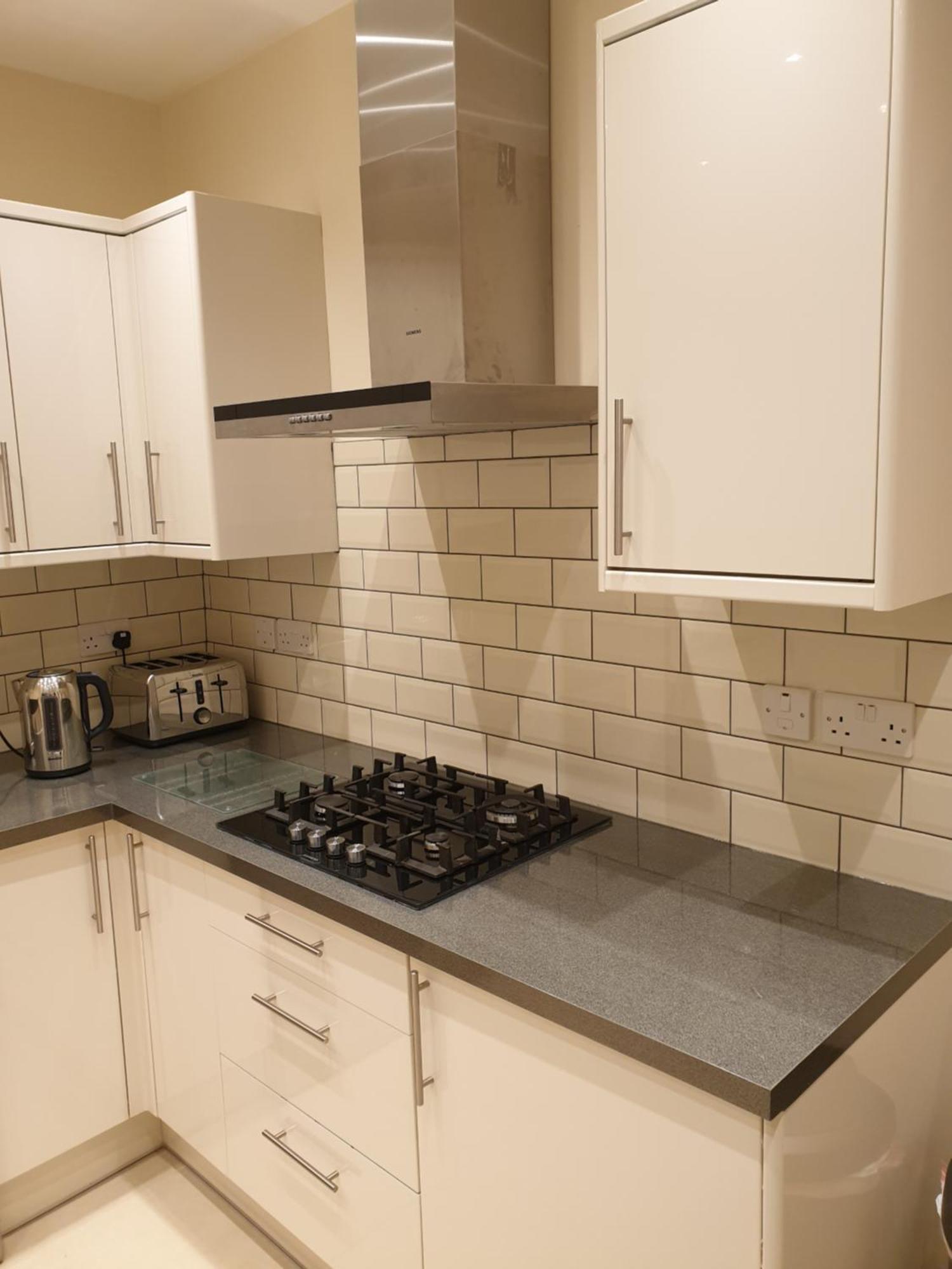 London Luxury Apartments 3 Bedroom Sleeps 8 With 3 Bathrooms 5 Mins Walk To Tube Station Free Parking Ilford Luaran gambar