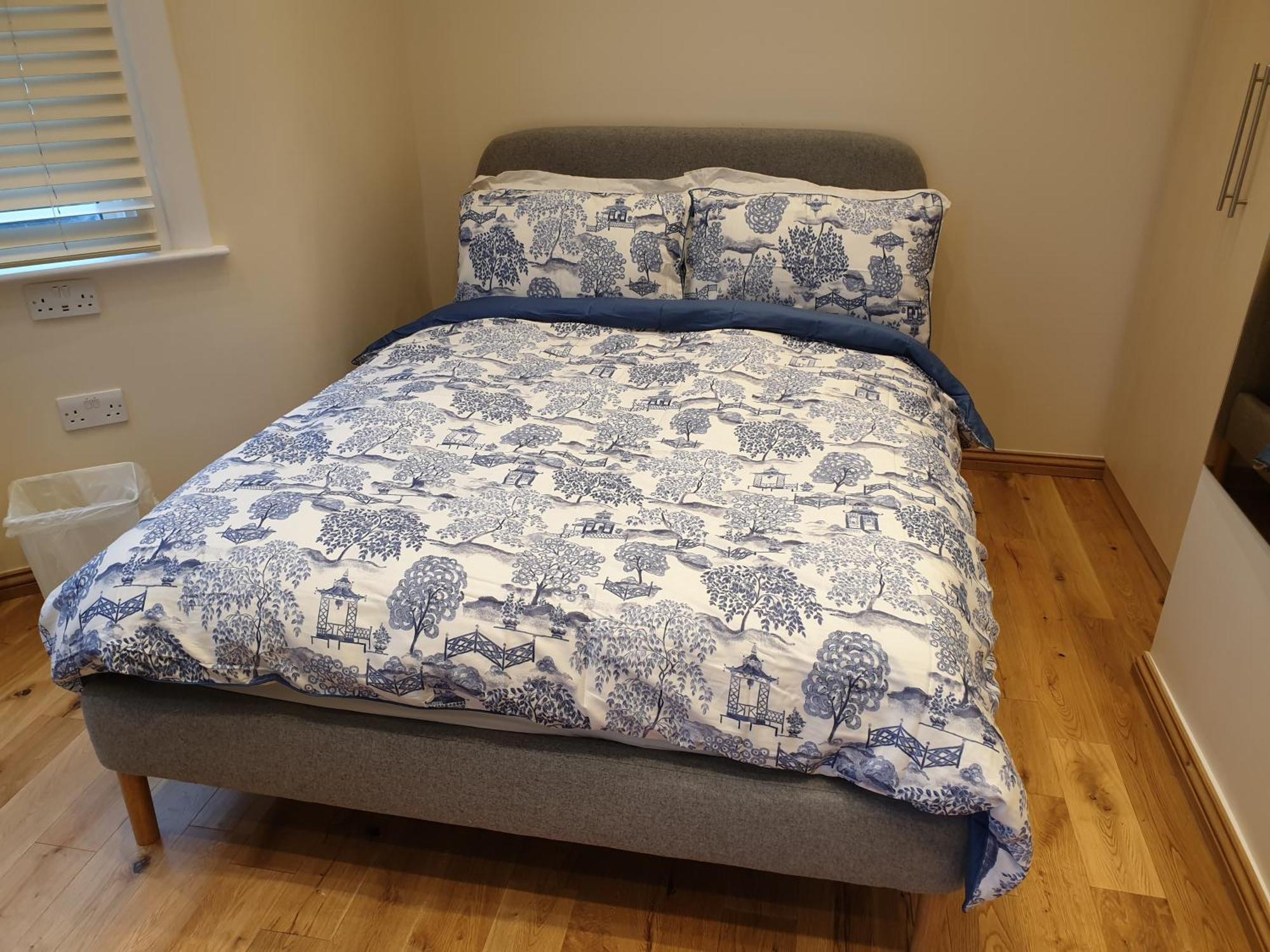 London Luxury Apartments 3 Bedroom Sleeps 8 With 3 Bathrooms 5 Mins Walk To Tube Station Free Parking Ilford Luaran gambar